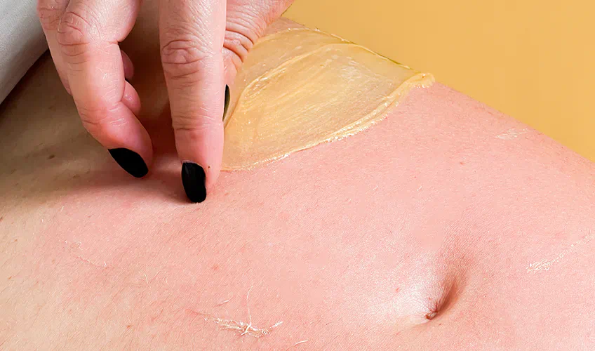 Come rimuovere i residui di cera dalla pelle dopo la depilazione?